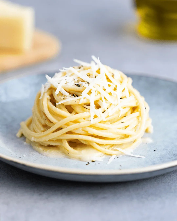 Spaghetti with cheese 